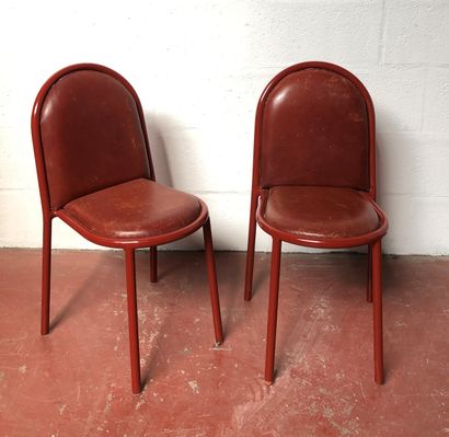 null After MALLET-STEVENS

Two chairs in red lacquered metal and leather seat. 

Rubbing...