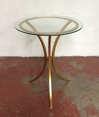 null Robert THIBIER (1926-2001)

Tripod pedestal table in gilt bronze, glass top.

Small...