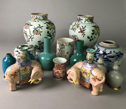  Important mannette including a set of Asian ceramics, porcelains and cloisonné enamels,...