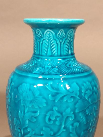 null Théodore DECK (1823-1891)

Vase conique à épaulement renflé et col évasé en...