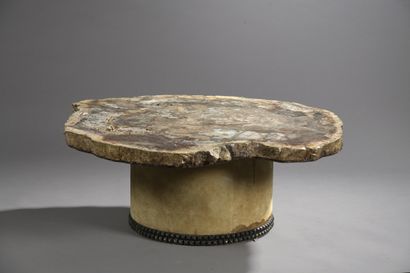 null Table à plateau en bois pétrifié, le socle garni de feutre sur une base en métal

Restaurations...