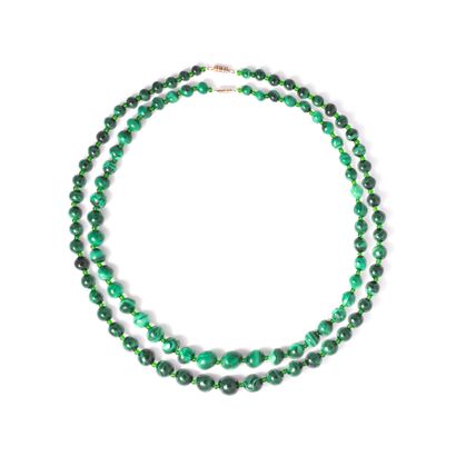 null Pair of necklaces made of malachite beads in gradient.

Metal clasps with screw...
