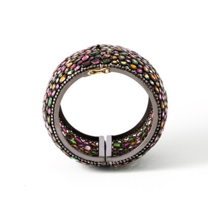 null Blackened silver 925‰ rigid bracelet set with mostly oval and pear-cut multicolored...