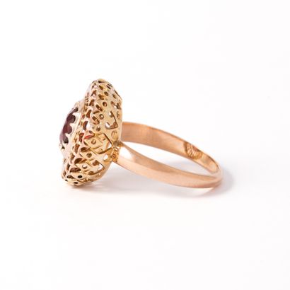null 14K yellow gold 585‰ ring centered with a spinel (treated) weighing approximately...