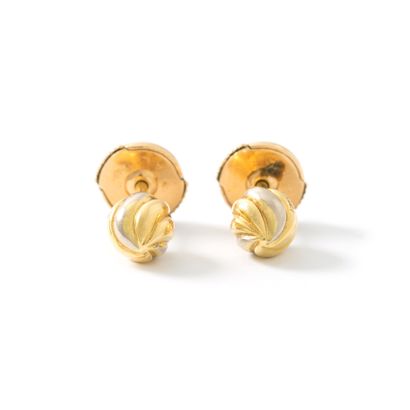 null Cartier (attributed to). Pair of 18K yellow and white gold 750‰ earrings.

Bears...
