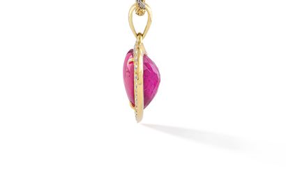 null 18K yellow gold 750‰ pendant set with round diamonds surrounding a red, probably...