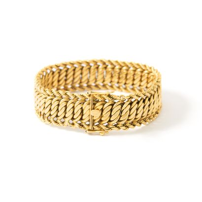 null Bracelet in 18K yellow gold 750‰ braided. Safety eight.

Circa 1950.

Length:...