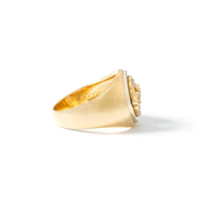 null Cartier (attribué à). Bague en or jaune 18K 750‰ sertie de diamants de taille...