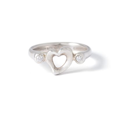 null Tiffany's and Co. Collection Peretti.

Bague en argent 925‰ sertie de deux diamants...