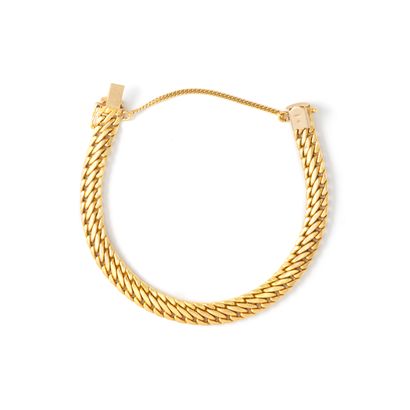 null Necklace and bracelet in 18K yellow gold 750‰ articulated English mesh.

Safety...