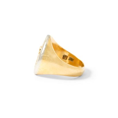 null 9K yellow and white gold signet ring 375‰.

Scratches, slight bumps.

Finger...