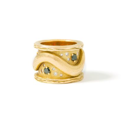 null 18K yellow gold 750‰ ring depicting a snake, set with one sapphire (treated)...