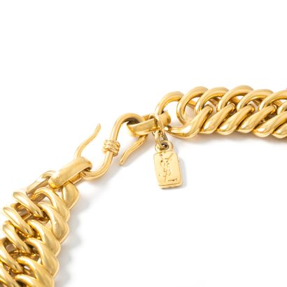 null Yves Saint Laurent. Collier et Bracelet en métal doré.

Longueur du collier:...