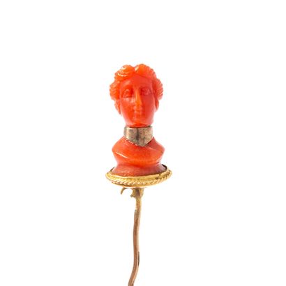 null Coral** design representing a pin-mounted bust in 14K 585‰ and 9K 375‰ gold.

Early...