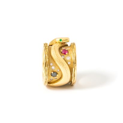 null 18K yellow gold 750‰ ring depicting a snake, set with one sapphire (treated)...
