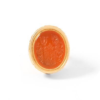 null Seal seal in 14K gold 585‰ holding a carnelian intaglio.

Mid 19th century.

Slight...