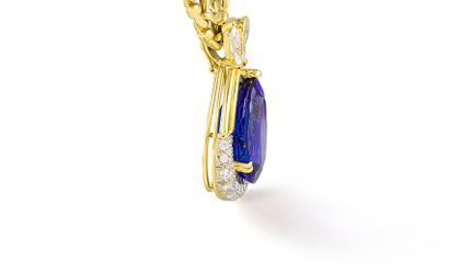 null Gubelin. Pendentif en or jaune 18K 750‰ serti de diamants ronds pesant 0.60...