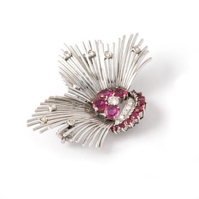 null 18K white gold 750‰ brooch set with round and 8/8 cut diamonds and red stones.

Mid...