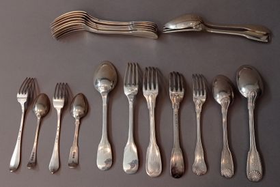 Lot including: 

- Eight table forks in silver...