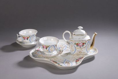 null PARIS 

Head to head composed of two cups and two saucers, a teapot (lid reported),...