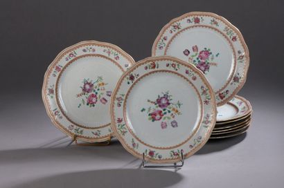 null CHINA, Cie des Indes

Nine plates with contoured edges and polychrome decoration...