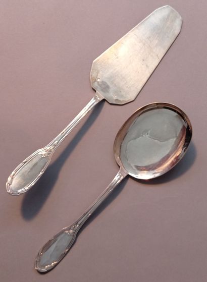 null Silver 1st title 950‰ ice service flatware, ribbon net pattern.

Traces of use.

Weight...