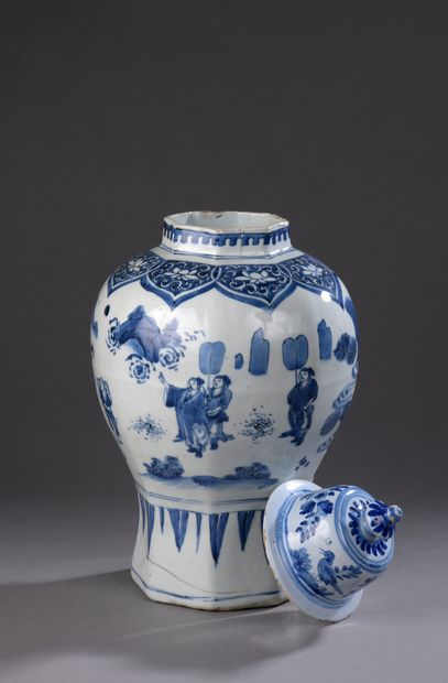 null CHINA

Vase decorated in blue camaieu with scenes of animated landscapes. At...