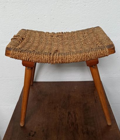 null Set of three stools in wood and woven seat, tapered legs. 

Accidents. 

50...