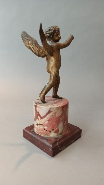 null School of the XIXth century

Love

Bronze with a golden patina.

Base in red...