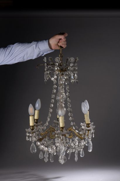 null Chandelier with pendants and six arms of light. 

H. 58 cm