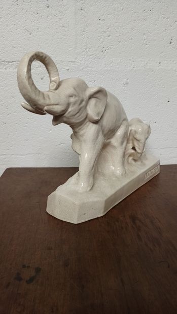 null L. FRANCOIS

Elephant and her baby elephant 

Cream glazed cracked ceramic....