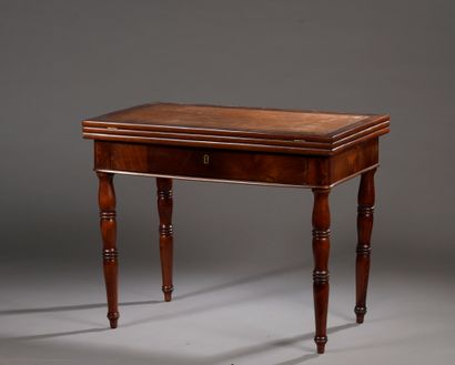 null Mahogany and mahogany veneer table à la Tronchin with a mobile top opening to...