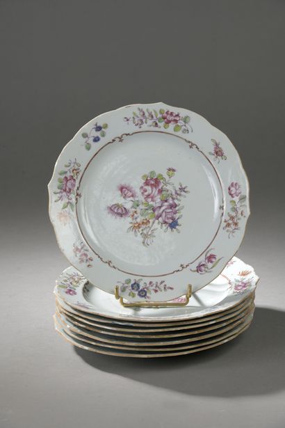 null CHINA, Cie des Indes

Eight plates with polychrome decoration in the center...