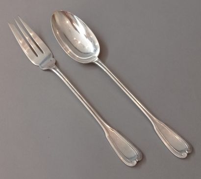 null Silver salad serving set 1st title 950‰, filet and scroll pattern.

Traces of...