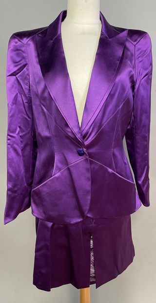 null Lot including : 

Thierry MUGLER Couture

- Silver wool and silk skirt suit,...