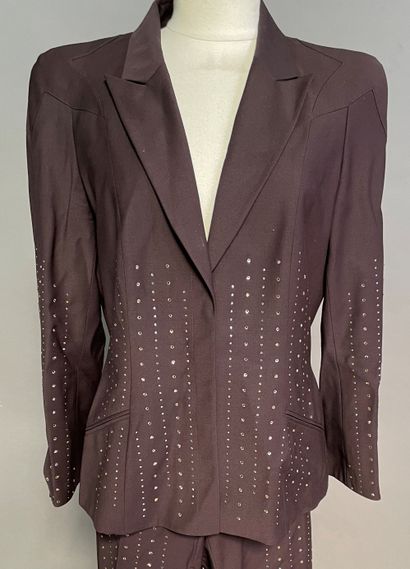 null Lot including : 

Thierry MUGLER Couture

- Silver wool and silk skirt suit,...