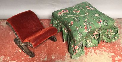 null Wooden footrest, flowery fabric trim, four turned wooden legs, on casters. 

40...