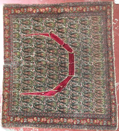 null 
Saddle cloth, Persia, late 19th century




Worn




93 x 108 cm



* The auction...