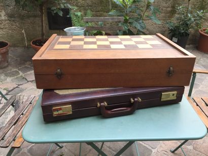 null Mannette of various games including: 

- Two Backgammon games, one in a leather...