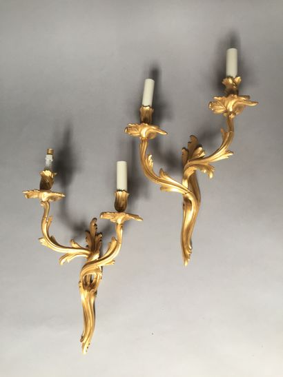 null 
Pair of two-light gilt bronze sconces with foliage decoration




Louis XV...