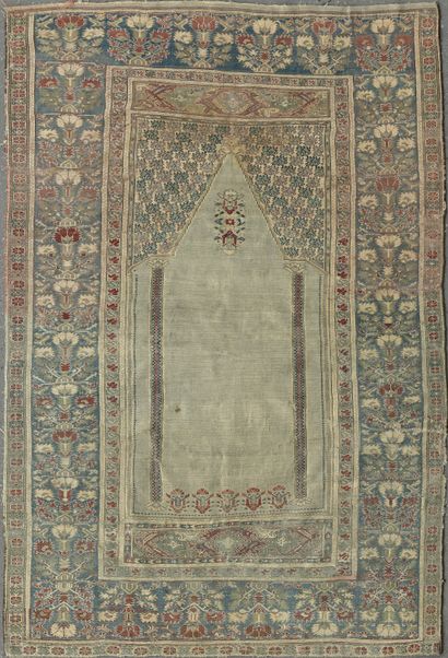 null Tapis de prière à mihrab à colonnes et lampes, Ghiordes, Turquie

Large bordure...