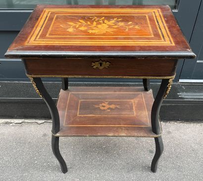 null Sewing table in veneer, blackened wood and gilded brass, inlaid top with floral...