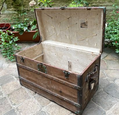 null Antique trunk from the MOYNAT house 

Sold as is 

48 x 75 x 42,5 cm