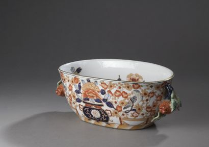 null Porcelain tureen decorated in blue, red and gold called Imari of flowering vases,...