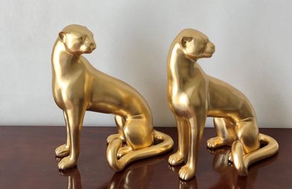 null Two leopards in gold painted ceramic

H : 43 cm each