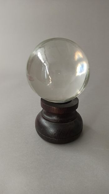 null Ball of palmistry known as "of clairvoyant" in crystal. 

On its turned wooden...