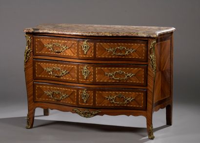 null Chest of drawers with front and sides moved in satin veneer in frames of wide...