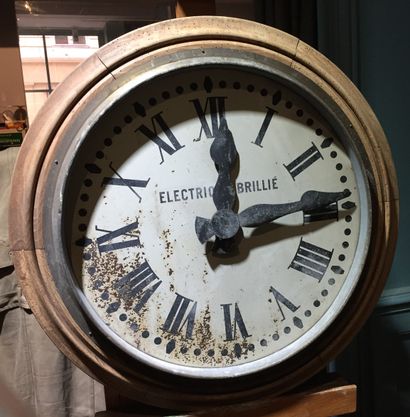 null Station clock in wood and metal ELECTRIC BRILLIANT, dial with black Roman numerals...