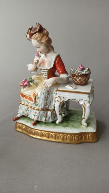 null Lot including: 

- Set of porcelain subjects of the Xxth century including:...