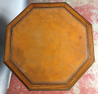 null Octagonal pedestal table in veneer and gilded brass, hexagonal shaft ending...